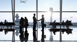 30-letni mężczyzna lata sam i rezerwuje loty z miesięcznym wyprzedzeniem BIZNES, Lotnictwo - Na podstawie dostępnych danych, analitycy Tripsta.pl, jednego z największych biur podróży online, stworzyli profil polskiego podróżnika. Wyniki badania ujawniają, kto podróżuje najwięcej, ile wydaje na to pieniędzy oraz jakie trendy dominują w rezerwacjach.